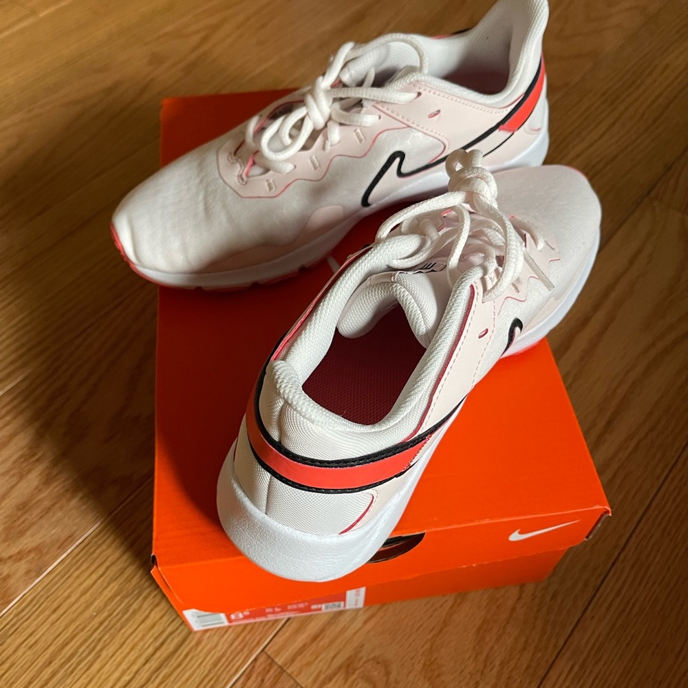 Nike Legend Essential 2 | 8.5 - Picture 6 of 8